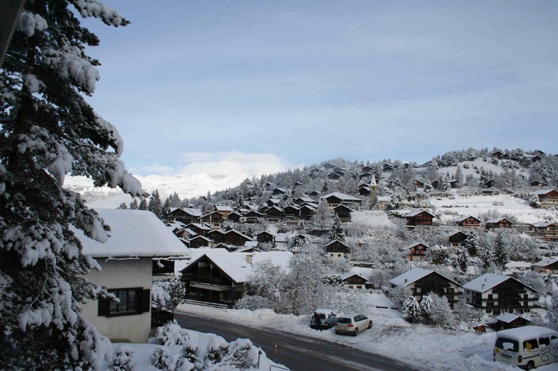 Vercorin in de winter gezien vanuit het appartement