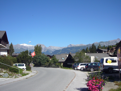 De straat richting dorp